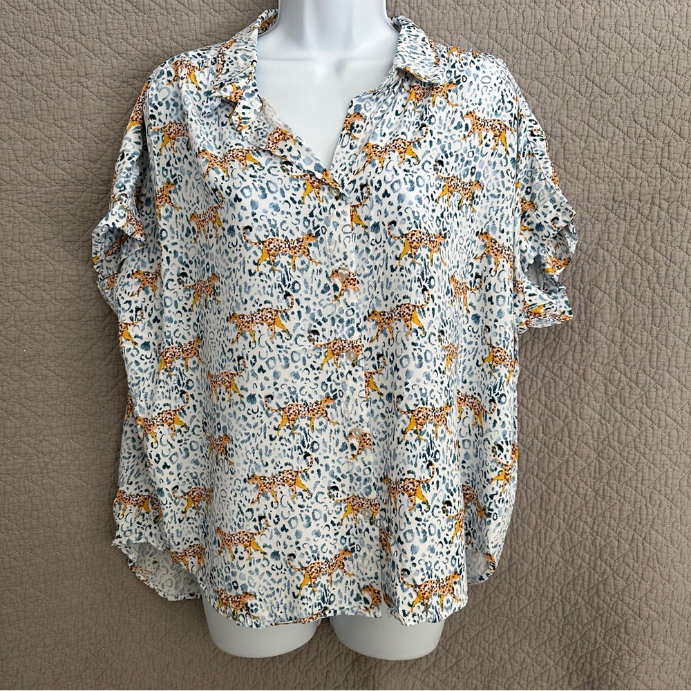 Jane and Delancey Short Sleeve Camp Shirt - White Multi Leopard Print Size XL - Picture 2 of 8
